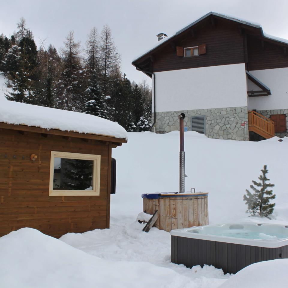 Tub with cold water: hotel del Bosco